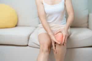 Woman experiencing knee pain in Ogden, UT