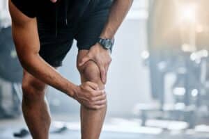 Man with knee pain in Salt Lake City, UT